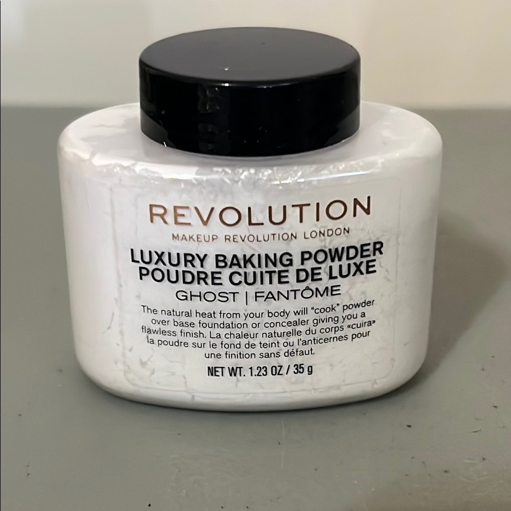 Revolution Luxury Baking Powder Ghost